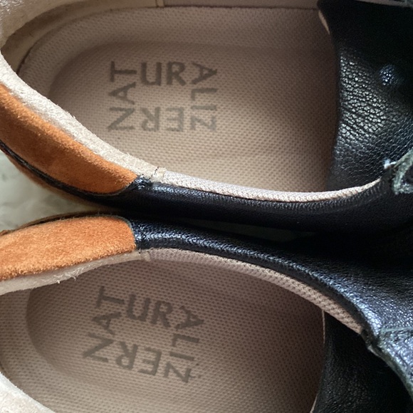 Tennis shoes excellent condition - Picture 4 of 5